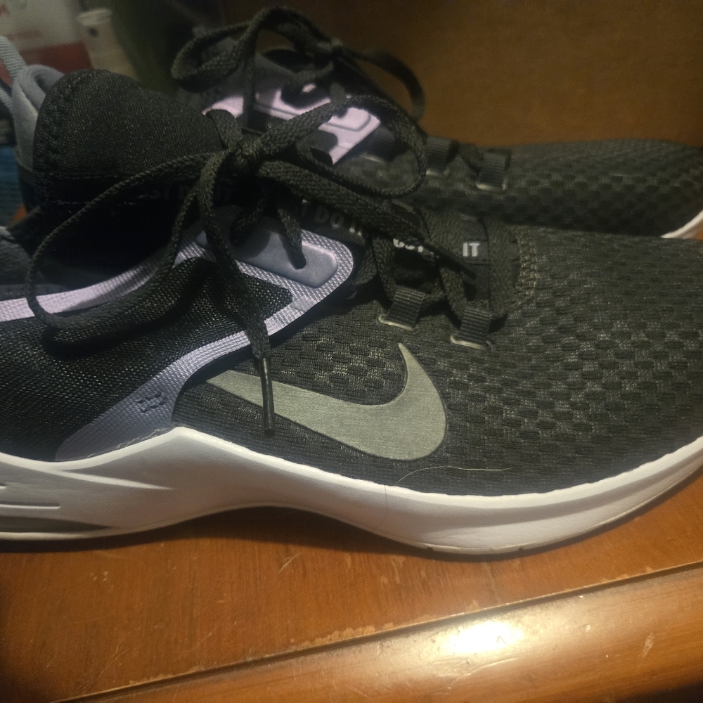 NIKES NEW